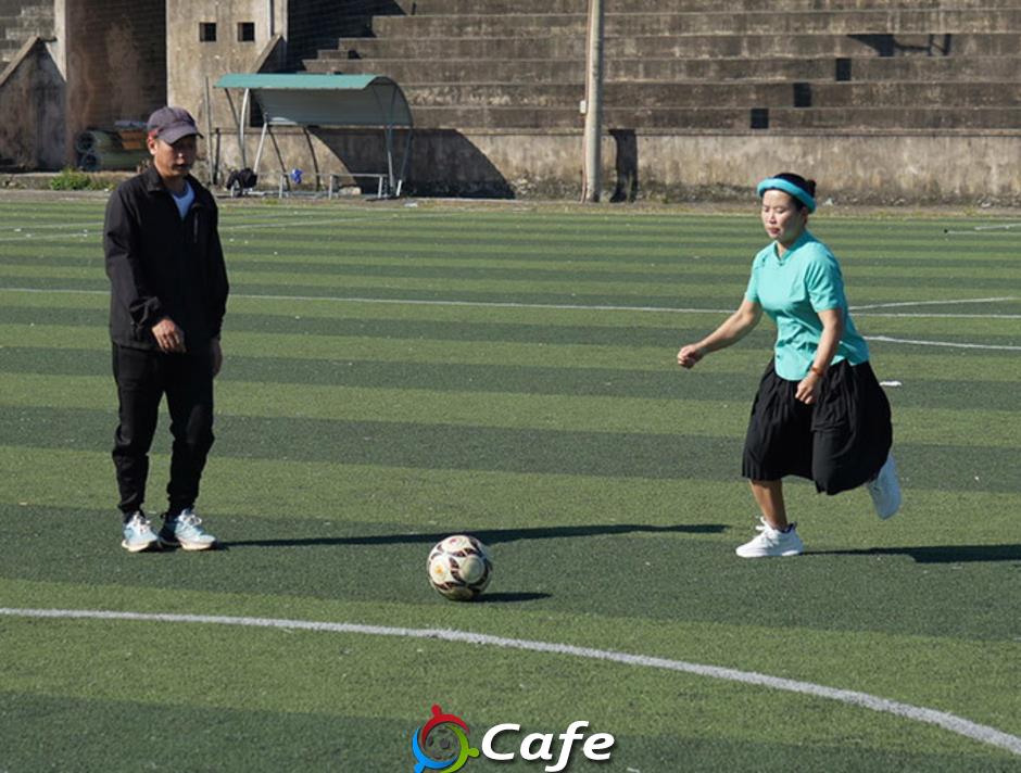 Phụ nữ vùng cao tranh tài ở giải bóng đá các dân tộc thiểu số Phụ nữ vùng cao tranh tài ở giải bóng đá các dân tộc thiểu số
