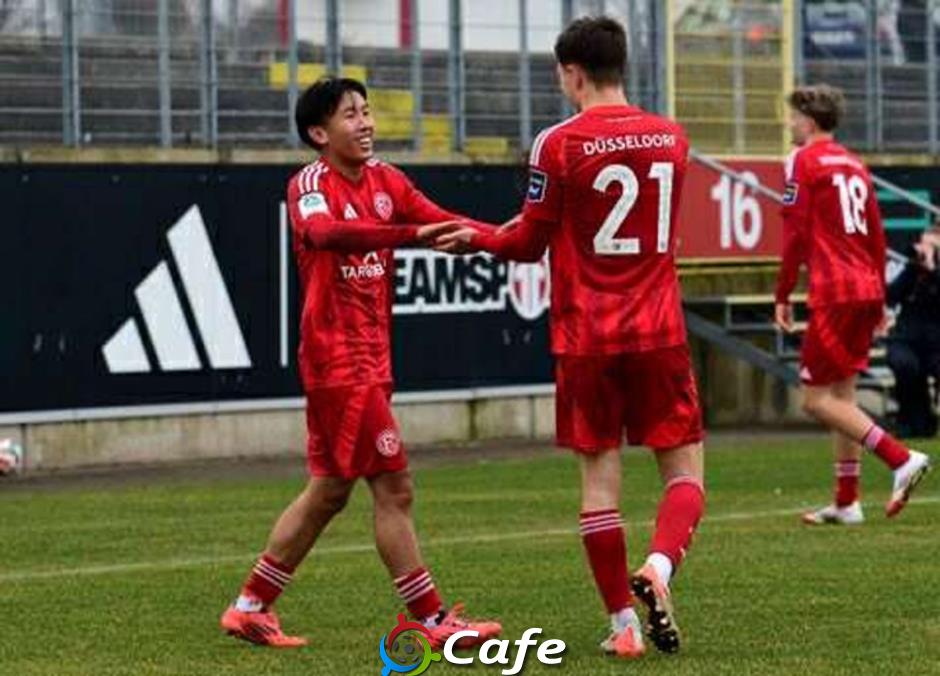 Simon Vũ, tiền vệ đa năng gốc Việt chuẩn bị ra mắt Bundesliga Simon Vũ, tiền vệ đa năng gốc Việt chuẩn bị ra mắt Bundesliga