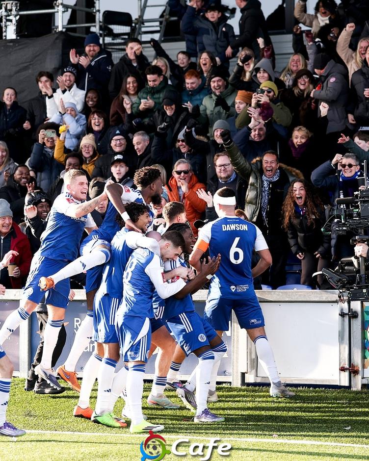 Đội bóng chơi ở giải bán chuyên loại nhà vô địch FA Cup Đội bóng chơi ở giải bán chuyên loại nhà vô địch FA Cup