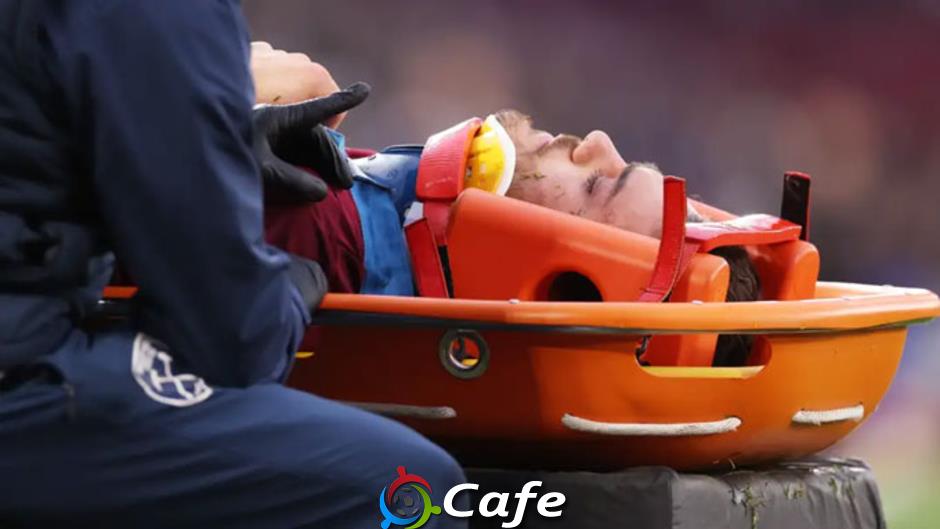 Sao West Ham gặp chấn thương đầu kinh hoàng Sao West Ham gặp chấn thương đầu kinh hoàng
