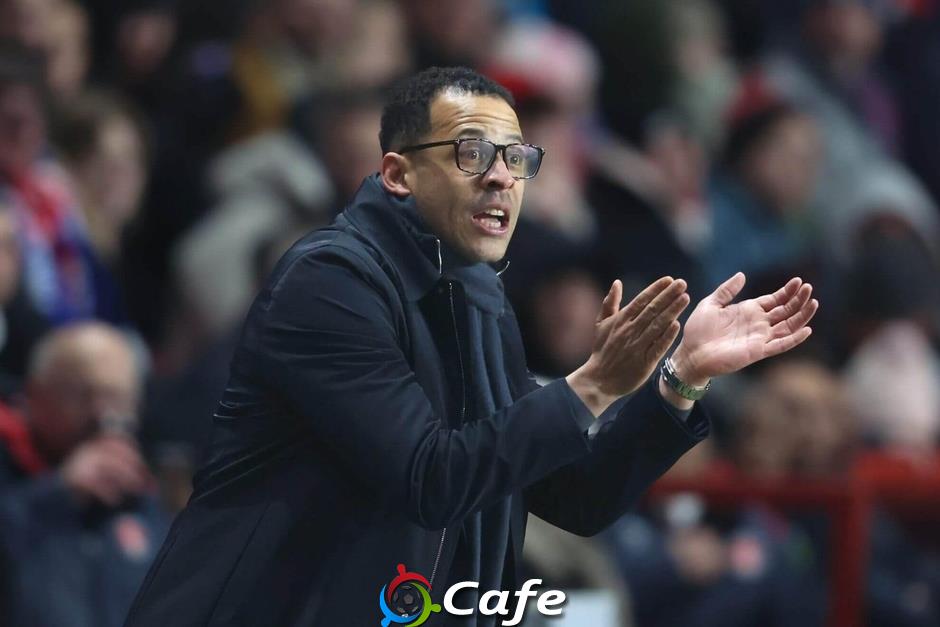 Thấy gì ở Liam Rosenior ở trận đầu cầm Chelsea?