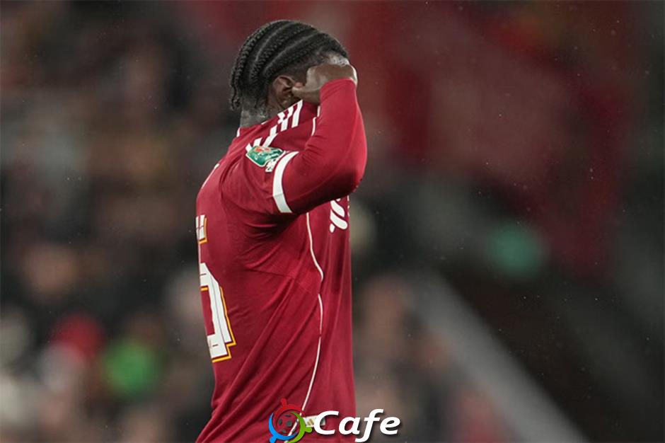 Sao trẻ Liverpool nhận 2 thẻ đỏ chỉ sau 16 phút thi đấu chuyên nghiệp