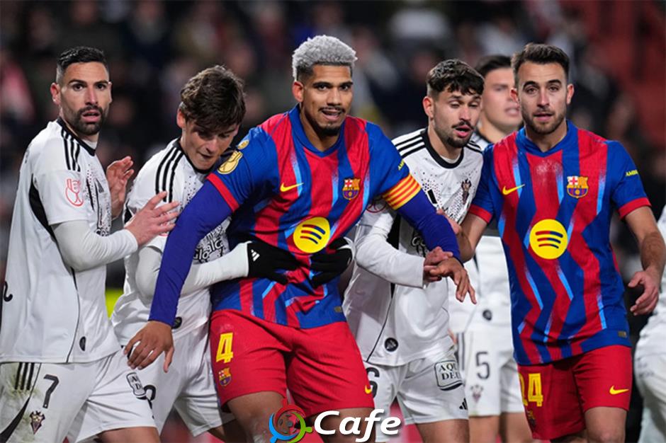 HLV Hansi Flick chỉ trích khả năng dứt điểm của Barca