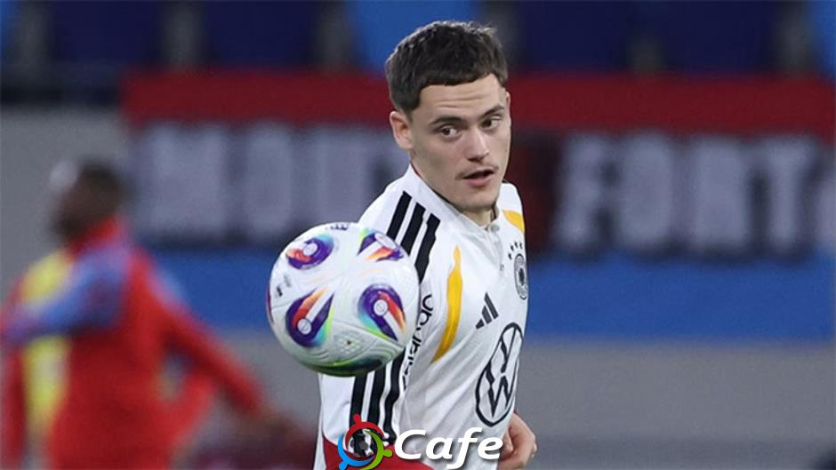 Fan Đức... buồn ngủ khi theo dõi Florian Wirtz thi đấu