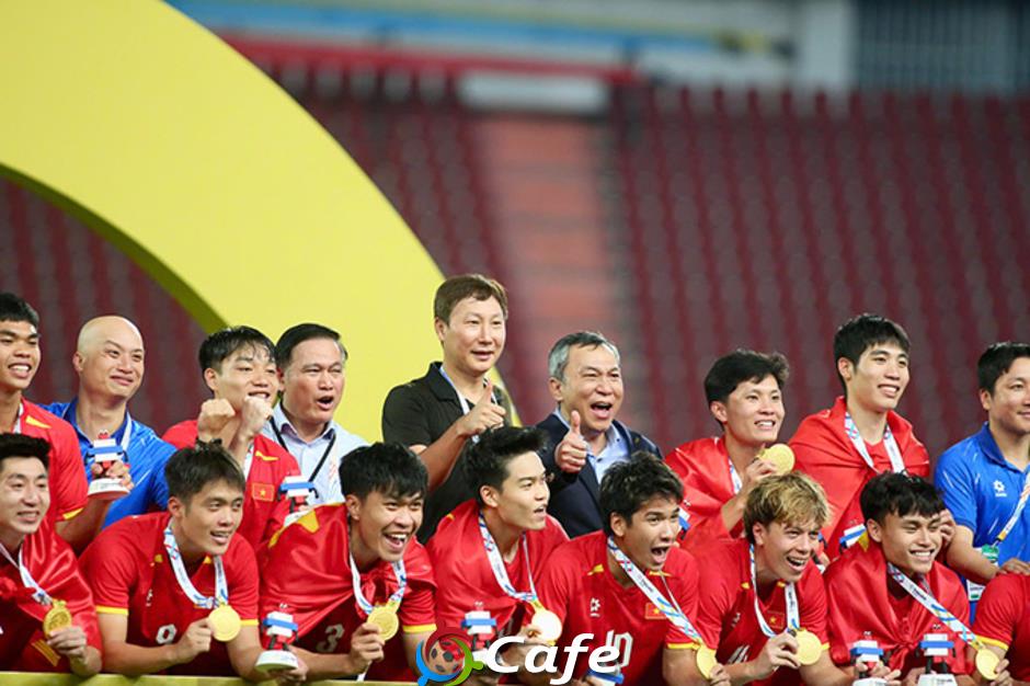 HLV Kim Sang Sik: Cầu thủ Việt Nam không còn căng thẳng khi gặp Thái Lan HLV Kim Sang Sik: Cầu thủ Việt Nam không còn căng thẳng khi gặp Thái Lan