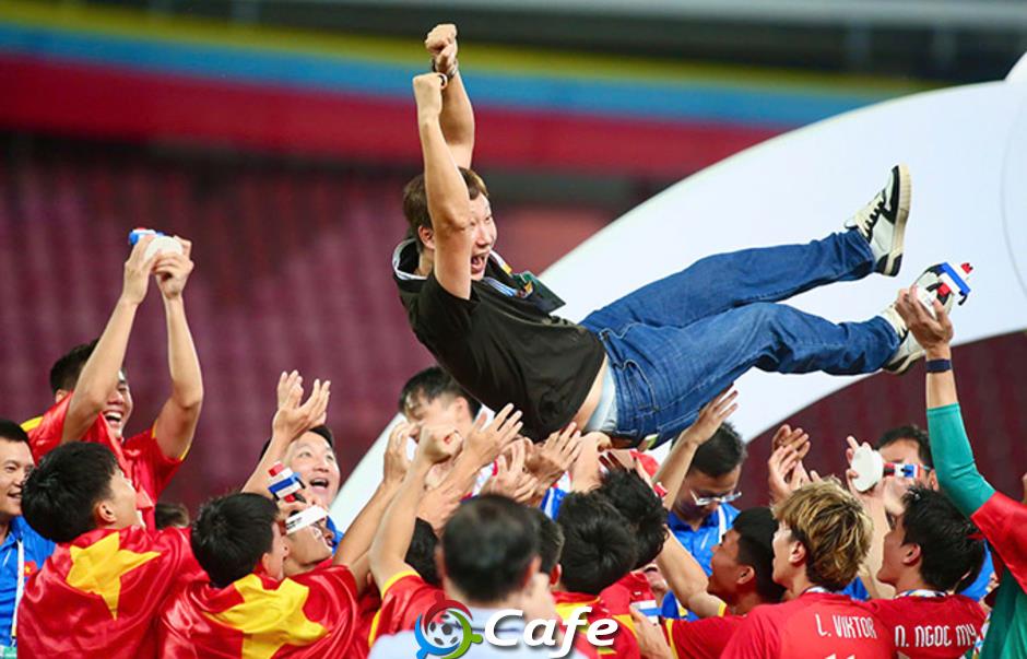 HLV Kim Sang Sik: Cầu thủ Việt Nam không còn căng thẳng khi gặp Thái Lan HLV Kim Sang Sik: Cầu thủ Việt Nam không còn căng thẳng khi gặp Thái Lan