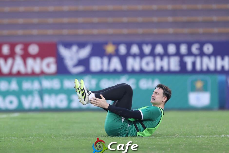Văn Lâm gặp chấn chương, bỏ ngỏ khả năng ra sân gặp Lào