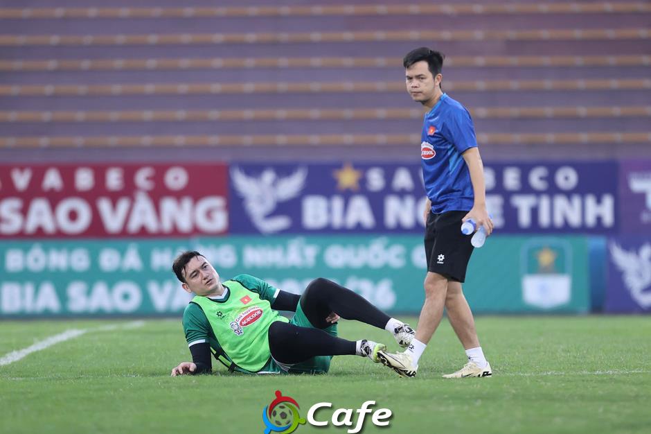 Văn Lâm gặp chấn chương, bỏ ngỏ khả năng ra sân gặp Lào