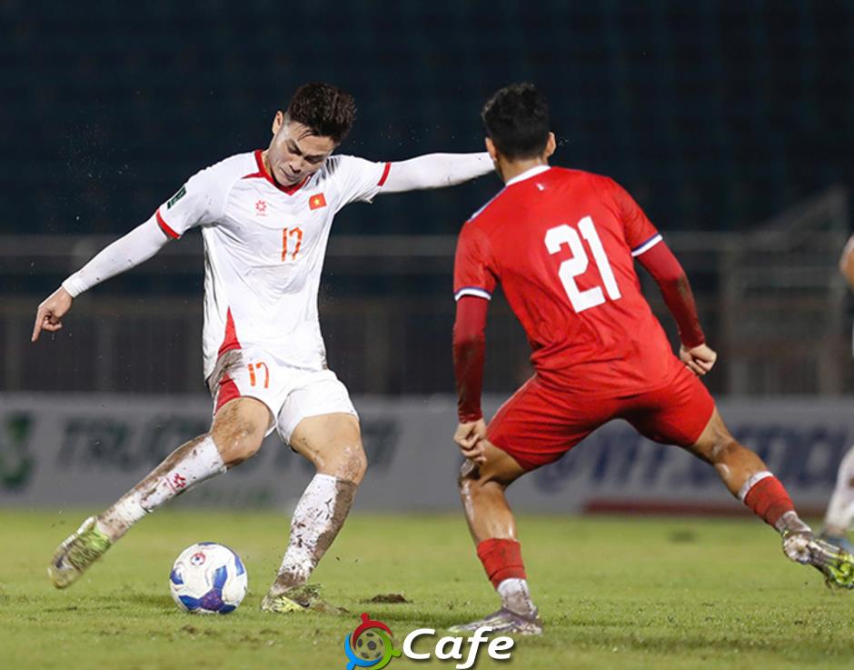 Vì sao HLV Kim Sang Sik phải thay Hoàng Đức?