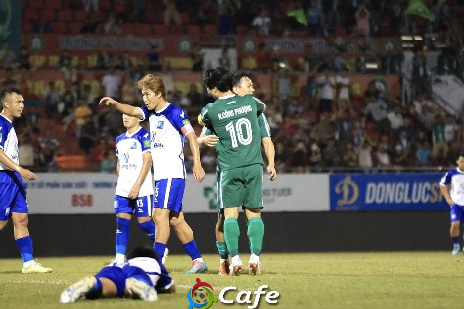 Thở phào với Công Phượng