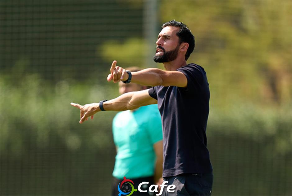 Arbeloa ra mắt Real Madrid: Phong cách De la Fuente và cú “đá đểu” Zidane
