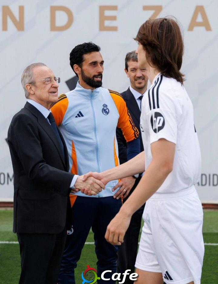 Chiến dịch 'bơm thổi' đưa Alvaro Arbeloa thay HLV Xabi Alonso?