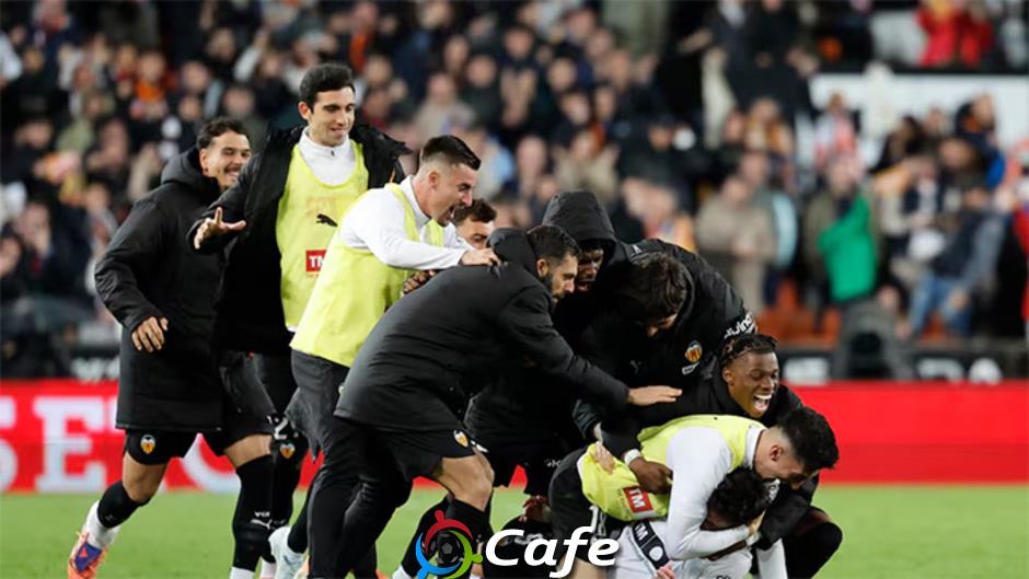 Kết quả Valencia 3-2 Alaves: Ngược dòng không tưởng Kết quả Valencia 3-2 Alaves: Ngược dòng không tưởng