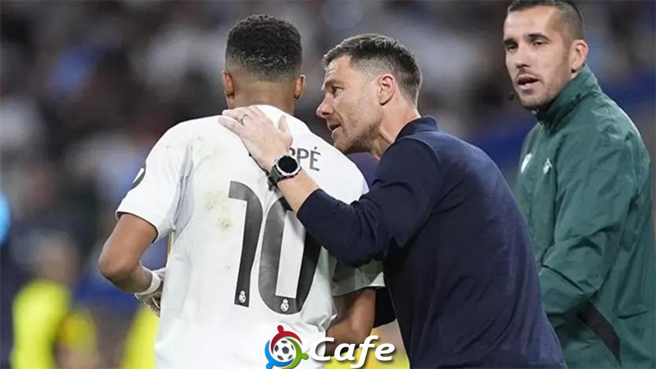 Kylian Mbappe cố cứu Xabi Alonso nhưng bất thành Kylian Mbappe cố cứu Xabi Alonso nhưng bất thành