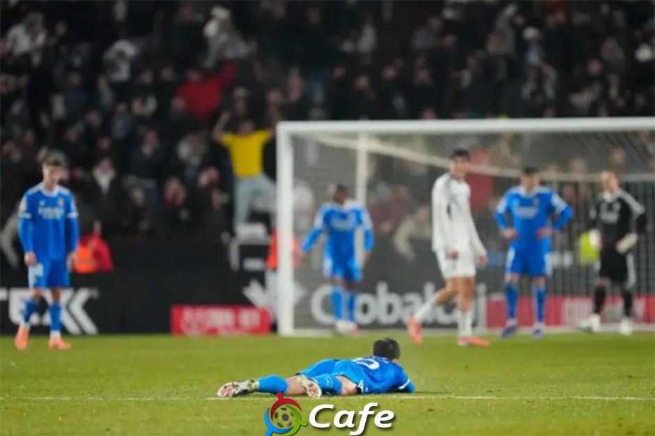 Real Madrid trở thành cỗ máy… đánh rơi danh hiệu