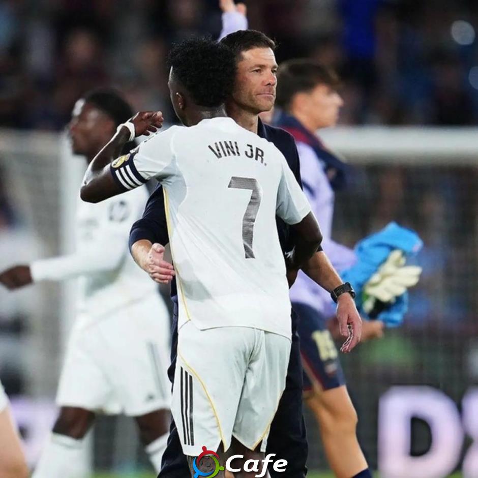 Vinicius Jr làm điều bất ngờ với ông thầy Xabi Alonso Vinicius Jr làm điều bất ngờ với ông thầy Xabi Alonso