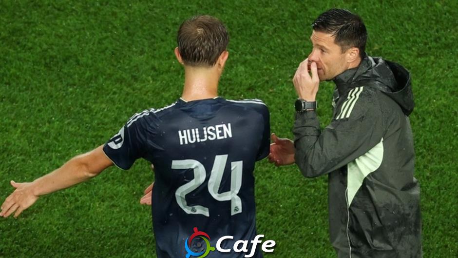 Xabi Alonso ‘sập hố’ bởi ‘yêu dại khờ’ Xabi Alonso ‘sập hố’ bởi ‘yêu dại khờ’