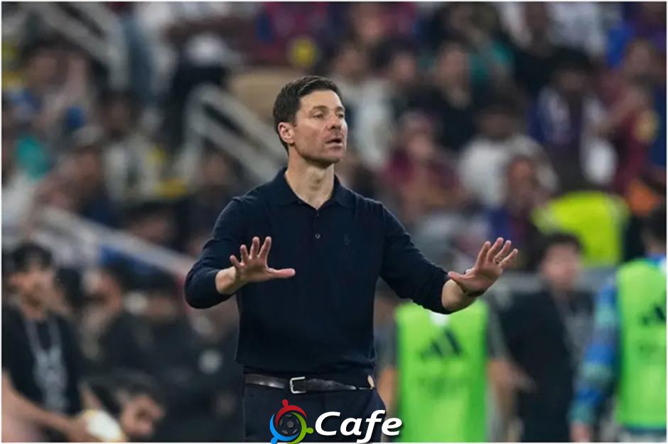 Xabi Alonso tạm lánh ánh đèn, hướng về gia đình và cánh cửa Premier League