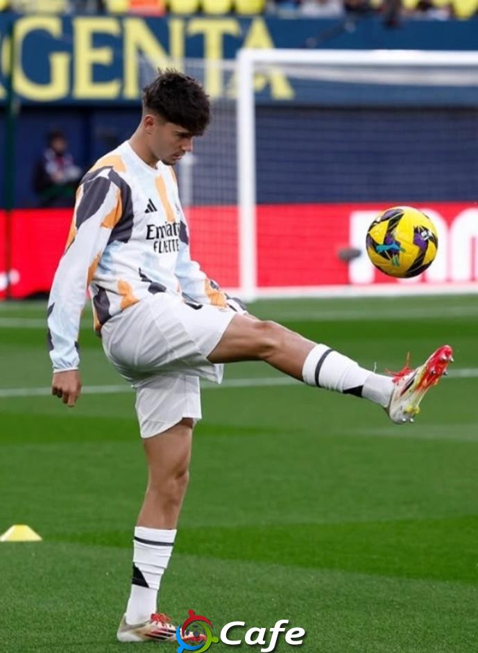 Xuất hiện người có thể ‘giải cứu’ Xabi Alonso Xuất hiện người có thể ‘giải cứu’ Xabi Alonso