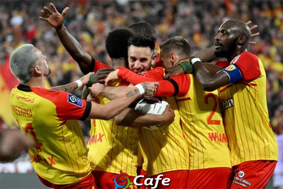 Lens đang có gì mà đá ‘bốc’ đến thế?