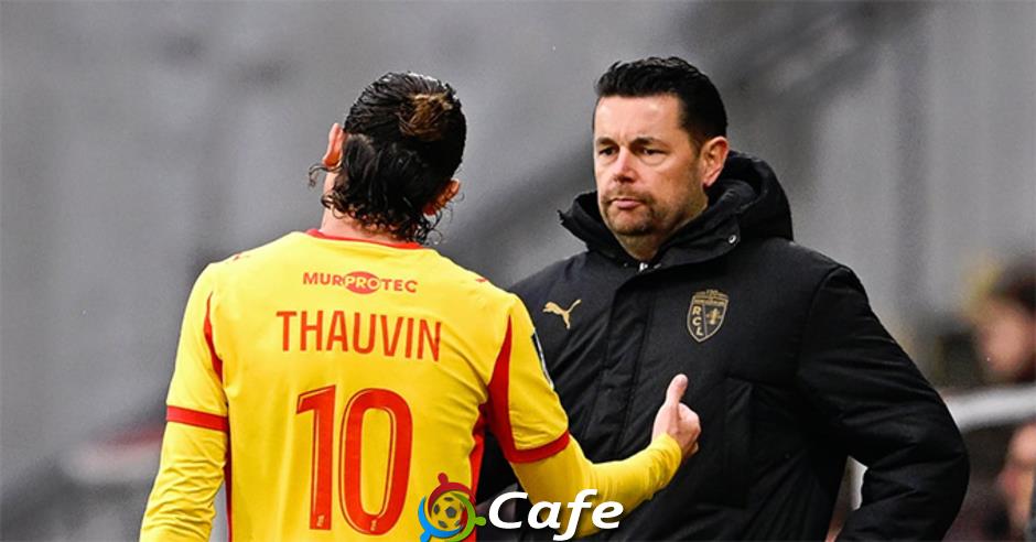 Lens đang có gì mà đá ‘bốc’ đến thế?