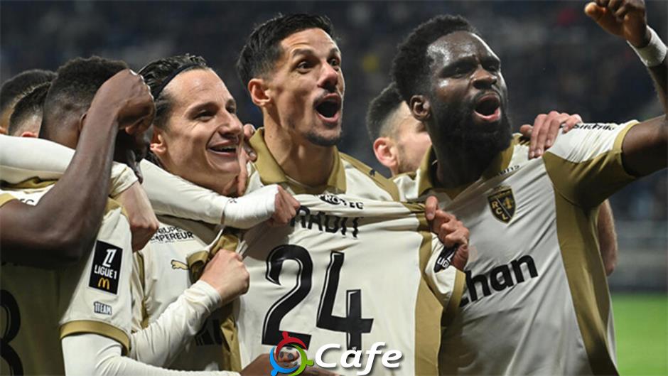 Mùa giải điên rồ ở Ligue 1: Lens sẽ lật đổ PSG?