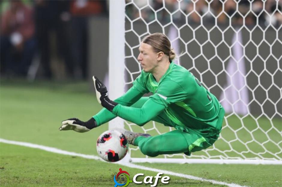 Người hùng của PSG, Safonov bị gãy tay sau màn luân lưu lịch sử
