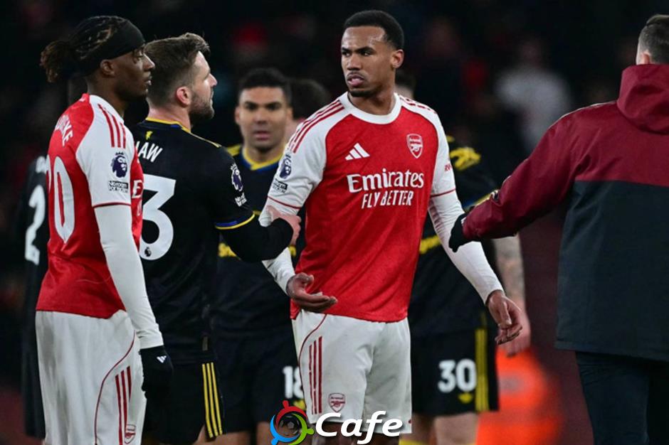 Arsene Wenger nói thẳng quan điểm về thất bại của Arsenal trước MU