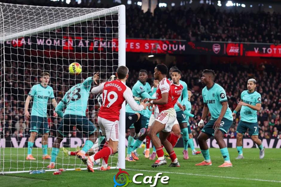 Arteta ngày càng 'hết bài', Arsenal phải cầu tới thần may mắn