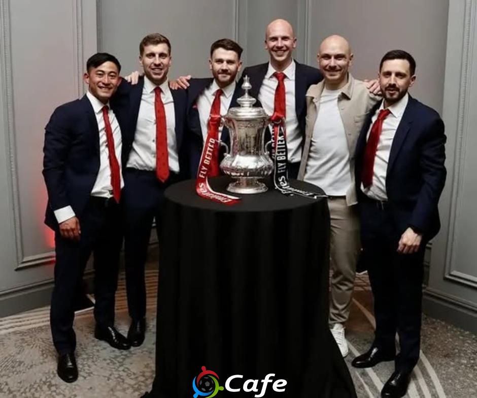 Bóc tách công lao đội ngũ đứng đằng sau Michael Carrick ở MU!