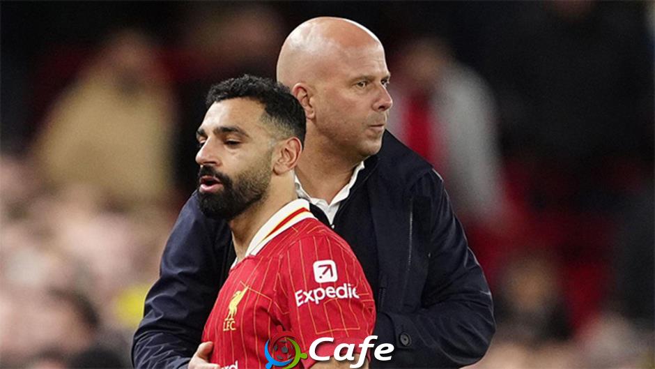 Cả Arne Slot và Mohamed Salah đều là 'cừu đen'