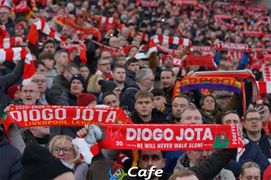 Các con Diogo Jota làm mascot trận Liverpool vs Wolves: Khoảnh khắc khiến Anfield chết lặng