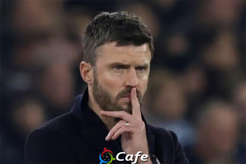 Carrick bị bắt bài, cạn kiệt ý tưởng nhưng tái sinh nhờ 'Fergie time' Carrick bị bắt bài, cạn kiệt ý tưởng nhưng tái sinh nhờ 'Fergie time'