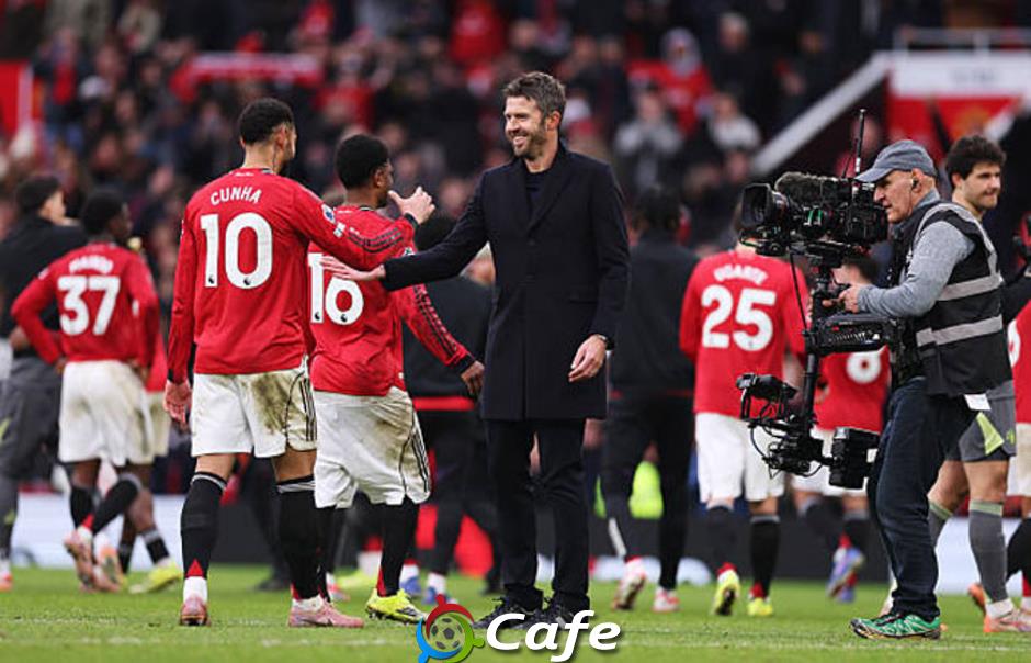 Carrick chỉ cần 3 ngày để phơi bày 14 tháng lãng phí của MU