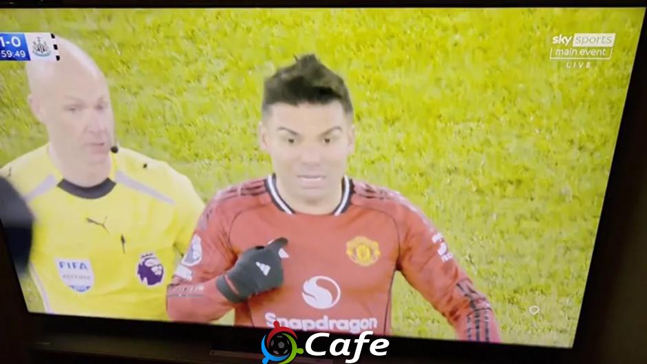 Casemiro sững sờ khi bị rút khỏi sân, CĐV MU phẫn nộ với Amorim