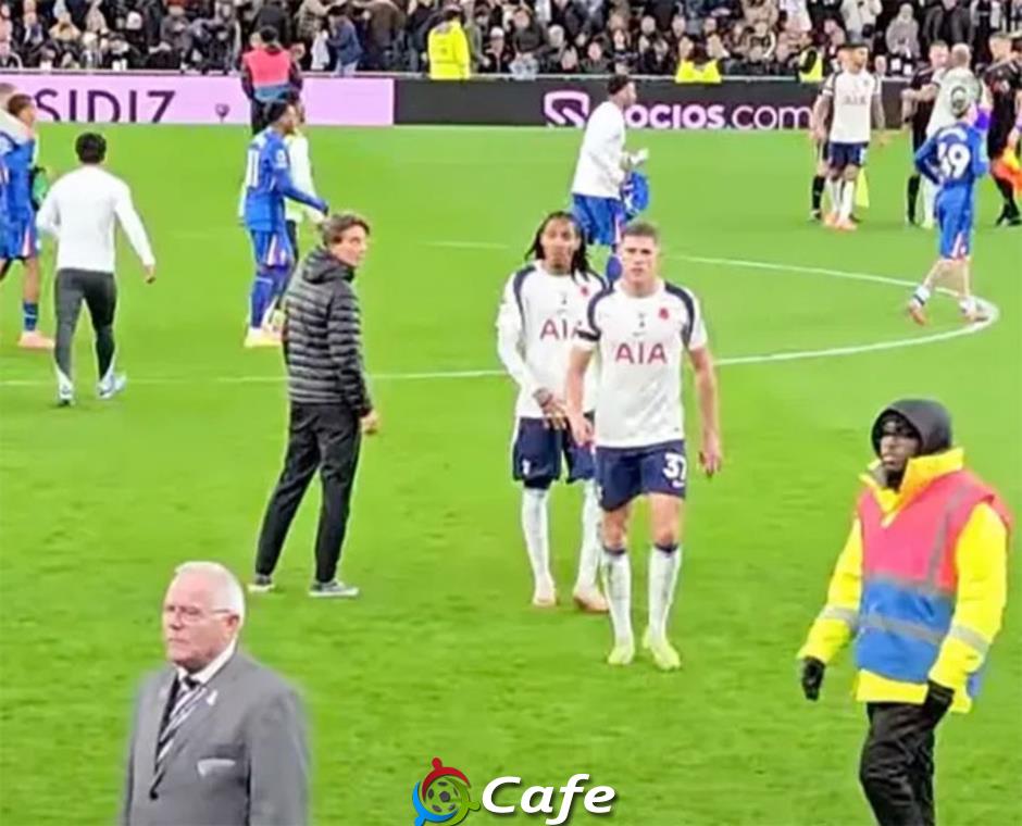 Cầu thủ Tottenham từ chối bắt tay HLV Thomas Frank sau trận thua Chelsea Cầu thủ Tottenham từ chối bắt tay HLV Thomas Frank sau trận thua Chelsea
