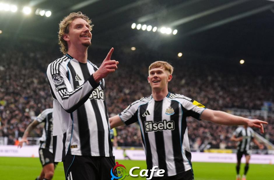 Chelsea chắc rất ‘cay mũi’ với Nick Woltemade!
