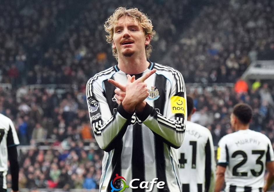Chelsea chắc rất ‘cay mũi’ với Nick Woltemade!