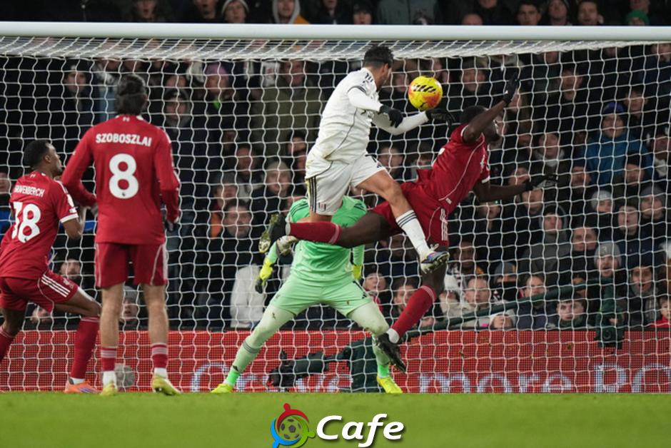Có kẻ âm thầm ‘bẻ ghế’ của Arne Slot tại Liverpool