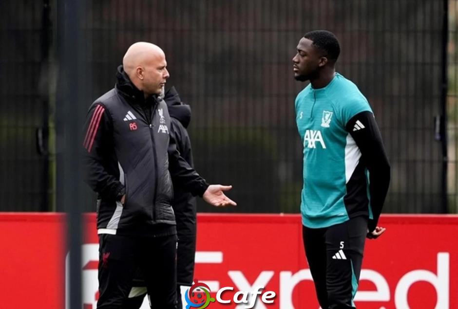 Có kẻ âm thầm ‘bẻ ghế’ của Arne Slot tại Liverpool
