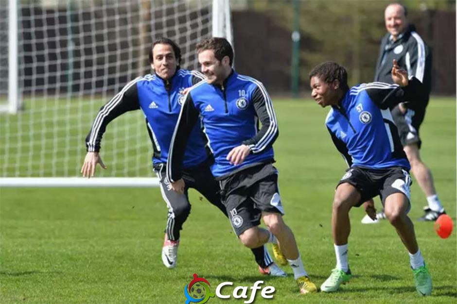 Cựu cầu thủ Chelsea chỉ còn vài ngày để sống