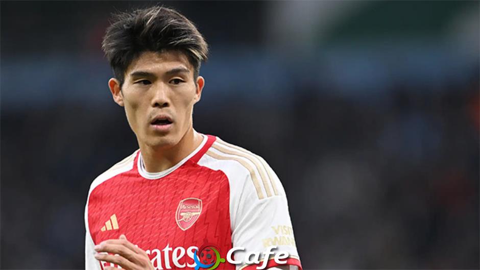 Cựu sao Arsenal và ĐT Nhật Bản thoát cảnh thất nghiệp