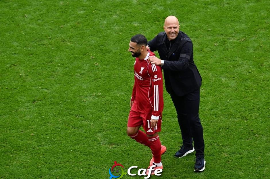 Đến lúc Arne Slot phải xử lý Mohamed Salah thôi!