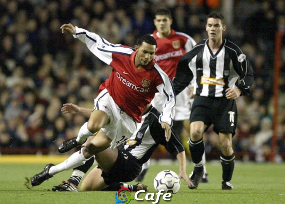 Dị nhân được 'ma men dẫn lối' lập hat-trick trong trận ra mắt Arsenal