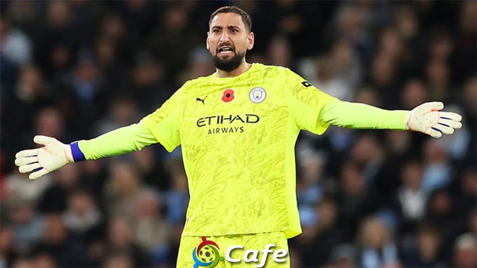 Donnarumma gây bão với pha bóng khó tin
