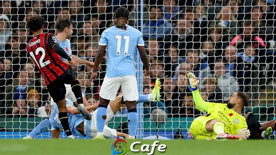 Donnarumma gây bão với pha bóng khó tin