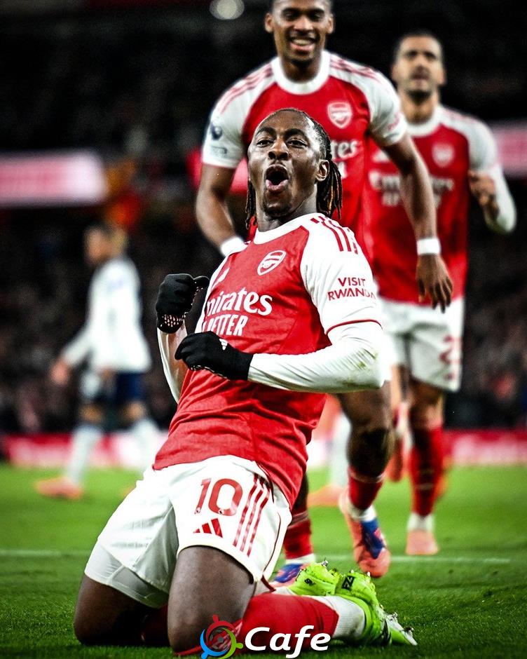 Eberechi Eze đã hồi sinh tại Arsenal