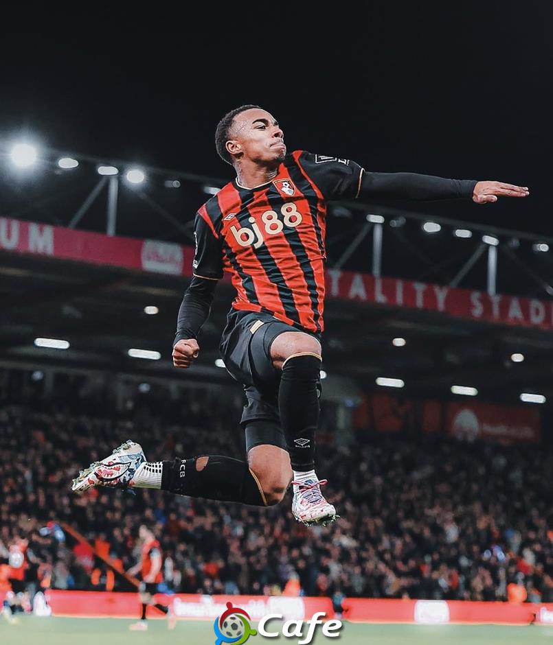 Eli Junior Kroupi kém gì Kylian Mbappe