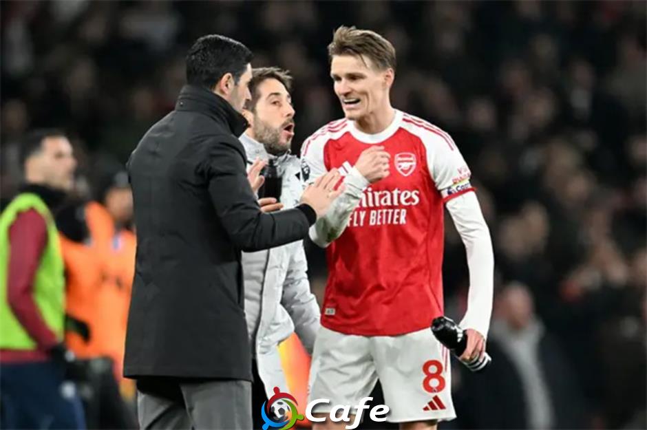 Fan Arsenal nổi điên, chỉ trích thậm tệ Arteta sau trận hòa Wolves Fan Arsenal nổi điên, chỉ trích thậm tệ Arteta sau trận hòa Wolves
