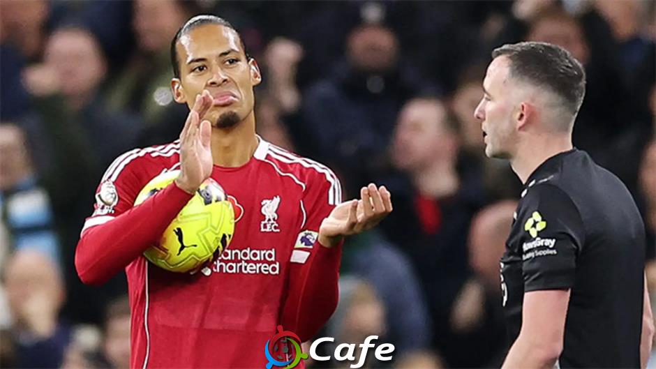 Fan Liverpool nổi giận với bàn thắng bị từ chối của Van Dijk